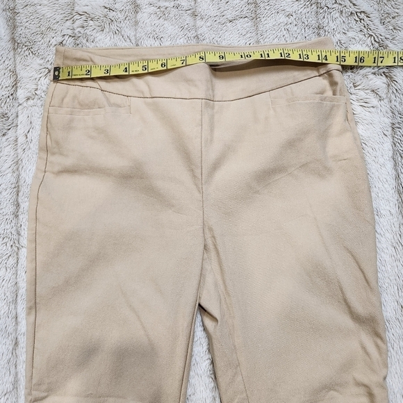Slim fit pant Tan color shape retention Stretch to the fabric Size 4 CHICO'S - Picture 10 of 13